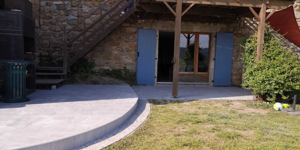 Independent annexe